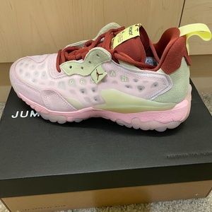 Women’s Jordan Delta 2-Size 8